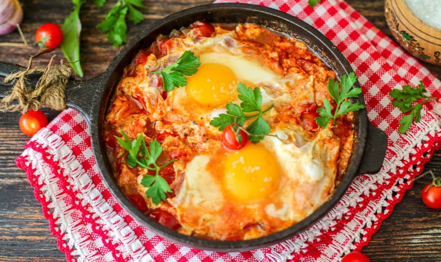 Hier ist eine Low-Carb-Version von Shakshuka, die die Kohlenhydrate reduziert, aber dennoch den köstlichen Geschmack beibehält: