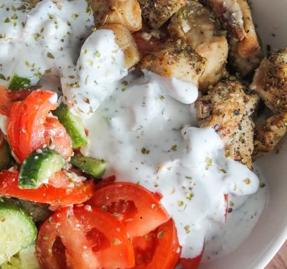 Low Carb Griechische Hähnchen-Bowls