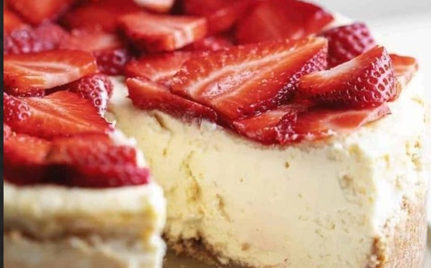 Hier ist ein köstliches Rezept für einen Keto-Käsekuchen, der perfekt für eine Low-Carb-Ernährung ist: