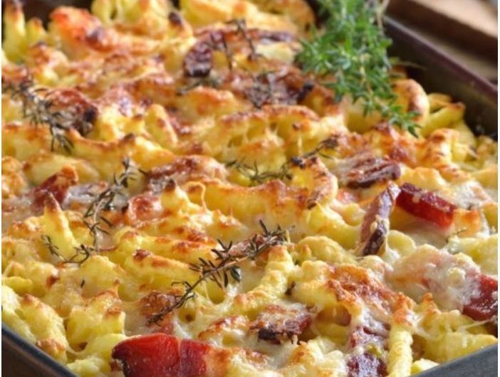 Herzhafter Spätzle-Auflauf mit Schinken und Käse