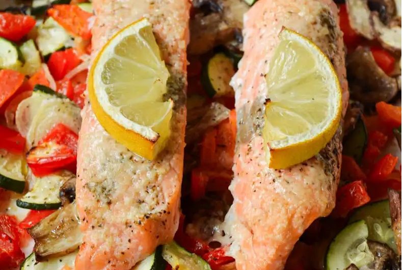 Ofenlachs mit Gemüse – Low Carb