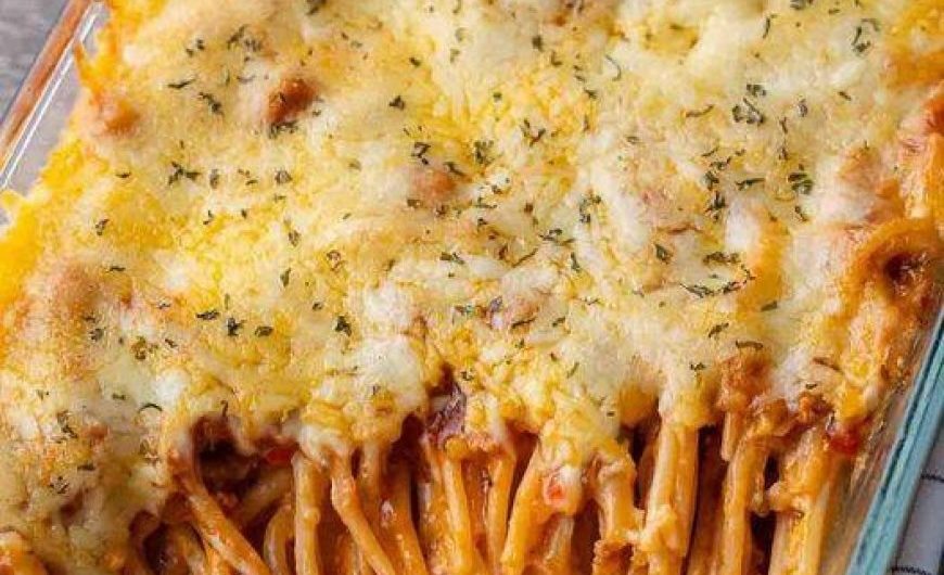Million Dollar Spaghetti Casserole – Der cremigste Nudelauflauf aller Zeiten!