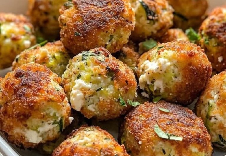Knusprige Zucchini-Feta-Bällchen aus dem Ofen – Der perfekte gesunde Snack!