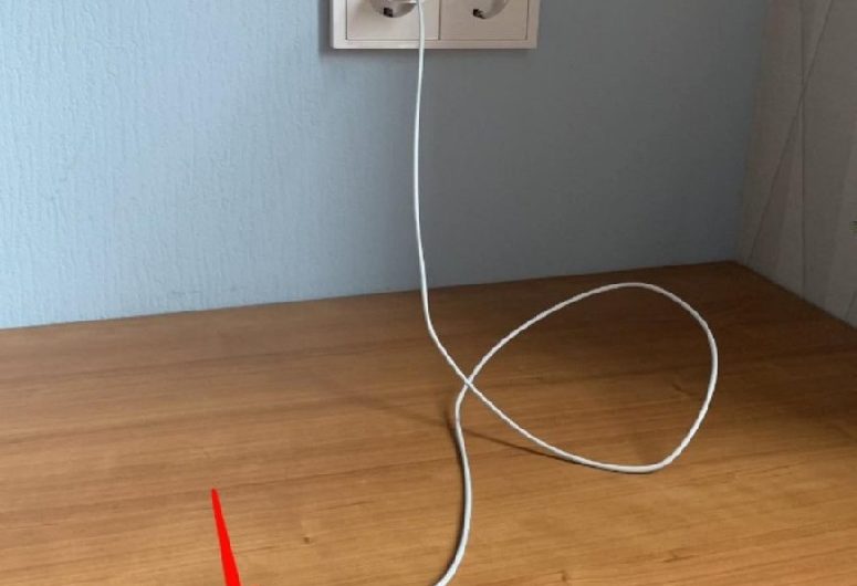 Ladegerät niemals in der Steckdose lassen – Das sind die drei wichtigsten Gründe!