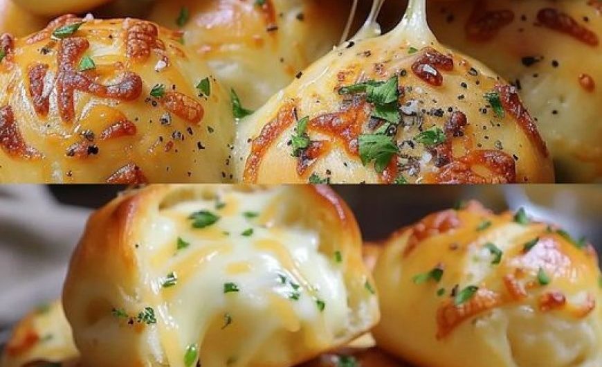 Knoblauchbrötchen mit geschmolzenem Mozzarella