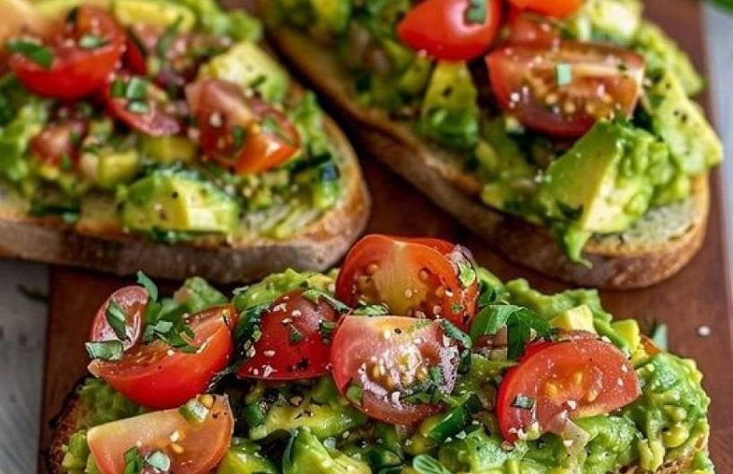 Avocadobrot mit Tomaten – Ein einfacher, gesunder Genuss