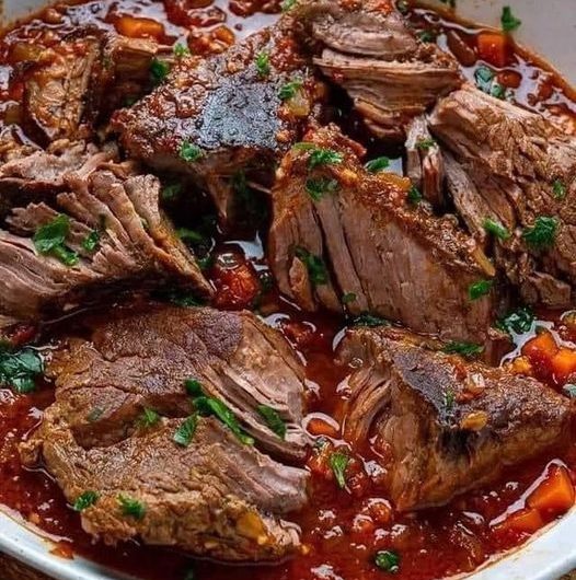 Italienischer Schmorbraten mit Knoblauch – Ein herzhaftes Rezept für Genießer
