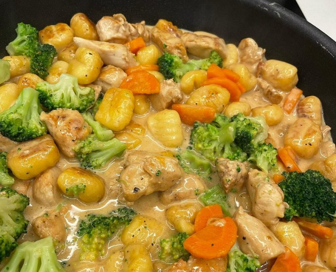 Gnocchi mit Hähnchen, Brokkoli und Karotten – Ein Genuss für die Sinne