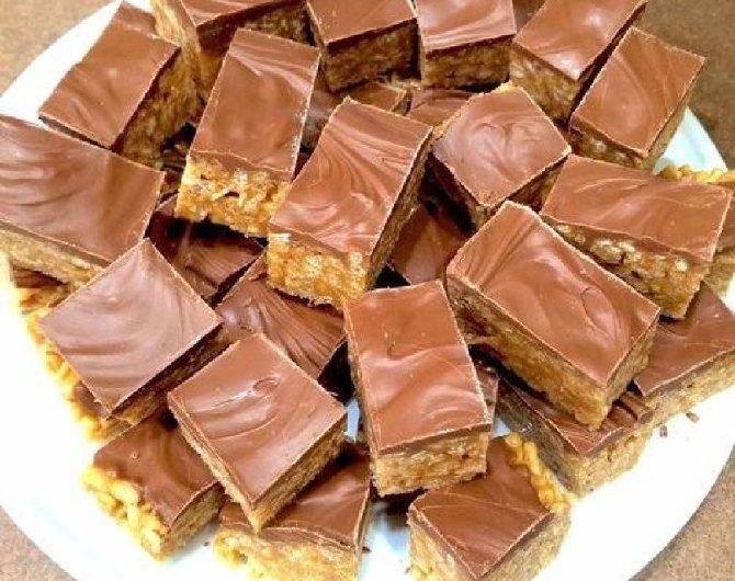 Zähe Snickers-Brownies: Ein unwiderstehliches Rezept für Schokoladenliebhaber