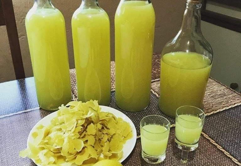 So machen Sie hausgemachten Limoncello – einfach, traditionell und unwiderstehlich!