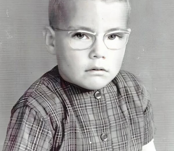 Ratet mal, wer dieser Junge ist – heute kennt ihn die ganze Welt