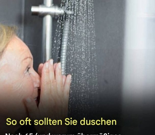 Das Hautrezept für goldene Jahre: Warum weniger oft duschen mehr für Ihre Haut tun kann