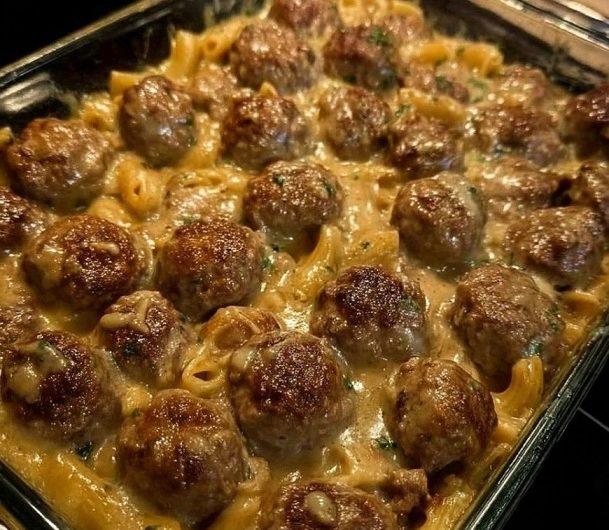 Gebackene Nudeln mit schwedischen Fleischbällchen – Ein Auflauf, der Herzen erobert