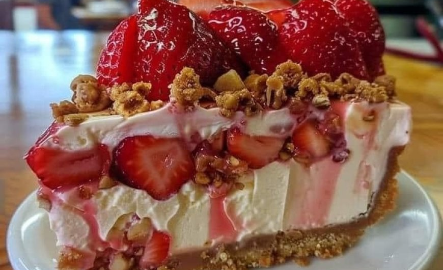 Ein Sommertraum ohne Backen: Erdbeer-Knusper-Käsekuchen