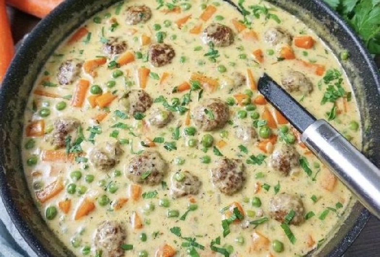 Wikinger-Pfanne – Deftiges Wohlfühlessen aus Fleischbällchen, Gemüse und cremiger Sauce