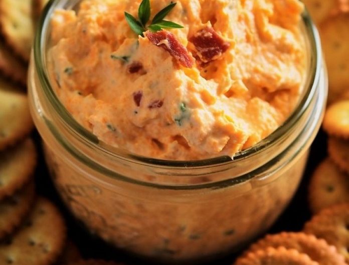 Cremiger Käse-Dip mit gerösteter Paprika – der himmlische Party-Hit, den jeder liebt (und keiner übrig lässt!