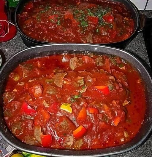 24 Stunden Schichtgulasch — das Fleisch zergeht förmlich auf der Zunge