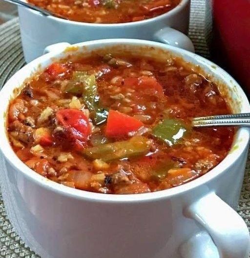 Gefüllte Paprika Suppe – der herzhafte Geschmack des Sommers in einer Schüssel