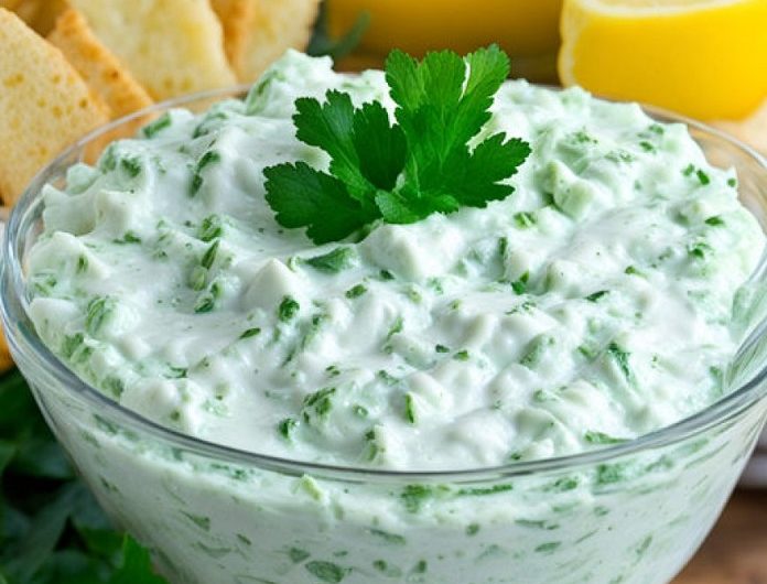 Warum mein Mann plötzlich denkt, ich hätte beim Griechen gekocht – das Tzatziki, das mein ganzes Küchenleben verändert hat