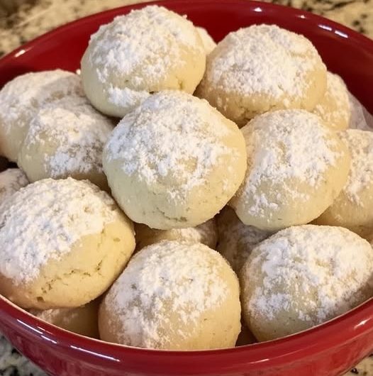 Zarte Snowball Cookies – Omas Weihnachtskekse, die auf der Zunge schmelzen