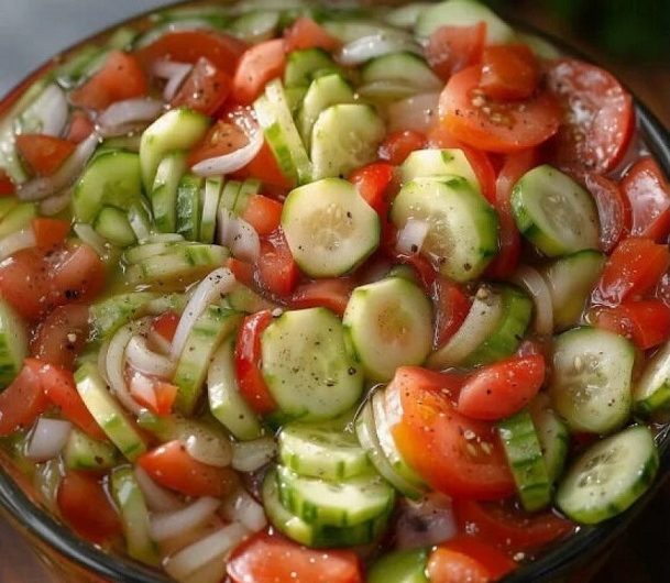 Ich bin kein Salat-Fan – aber dieser Salat hat alles verändert. Frisch, spritzig und so gut, dass man ihn immer wieder machen will