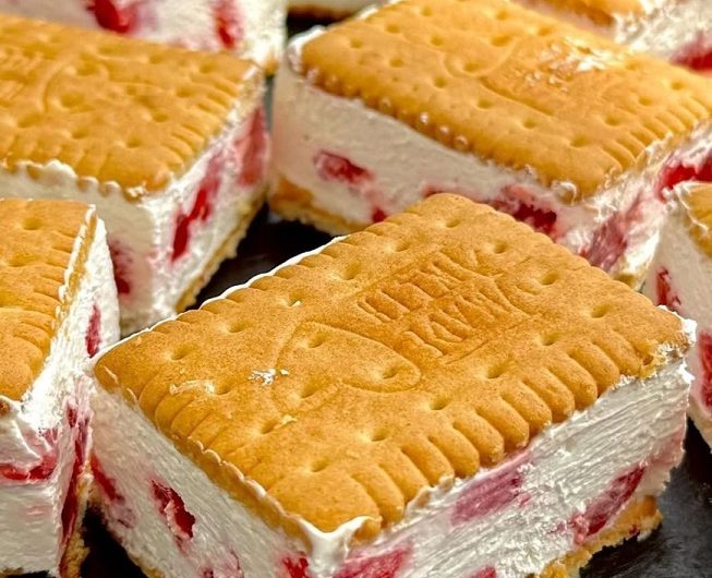 Schnelle Erdbeer-Nachspeise in nur 10 Minuten – ein Dessert wie aus dem Café, aber aus meiner eigenen Küche