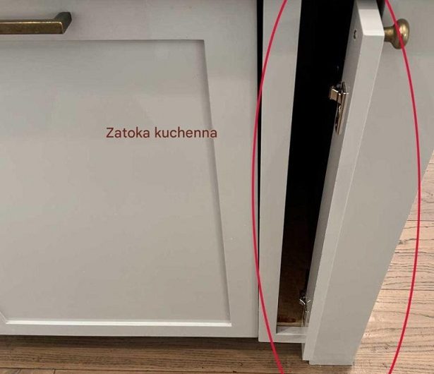 Dieser schmale Küchenschrank wirkt wie Platzverschwendung – bis man versteht, warum ihn clevere Hausfrauen lieben