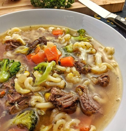 Nudelsuppe mit Rindfleisch und frischem Gemüse – Gesund, lecker und preiswert