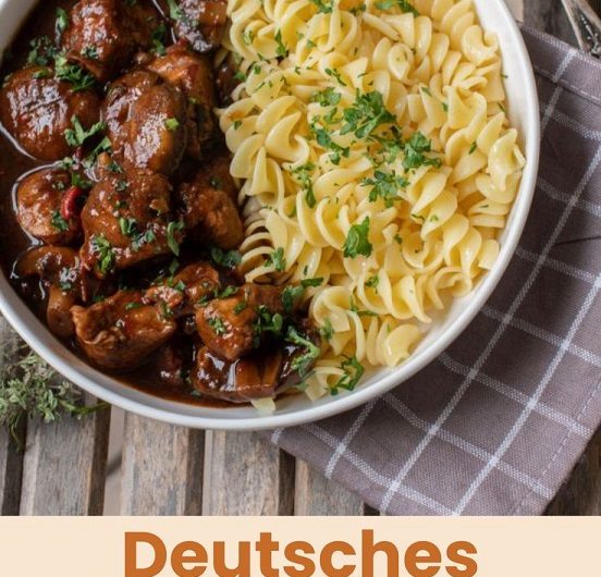 Deutsches Sonntagsgulasch wie bei Oma – stundenlang geschmort, unglaublich zart und am nächsten Tag sogar noch besser