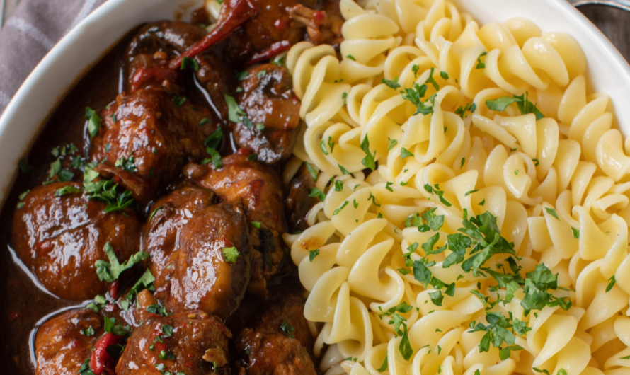 Gulasch Rezept wie damals bei Oma | Einfaches Rezept für klassisches Gulasch | Gulasch aus Römertopf