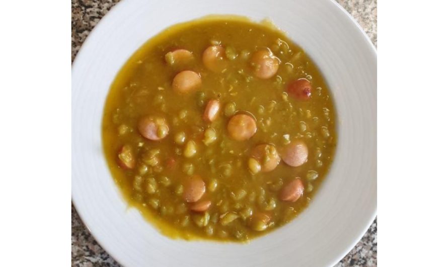 Erbsensuppe mit Würstchen – ala Oma