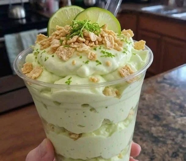 Cremige Limetten-Parfaits ohne Backen – Mein liebstes Sommerdessert, das jedes Jahr als Erstes vom Tisch verschwindet