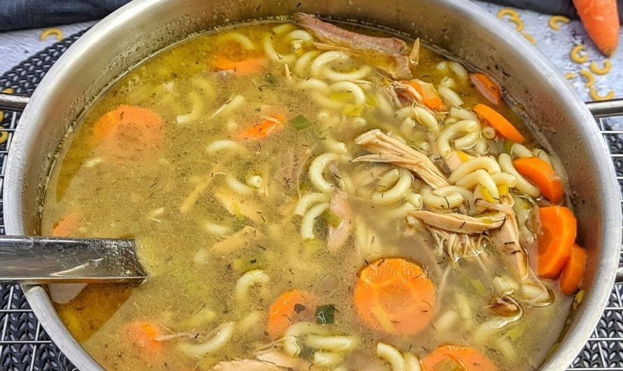 Klassische Hühnersuppe nach Omas Rezept – Gut bei Erkältung