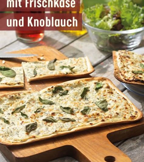Kräuterflammkuchen mit Frischkäse und Knoblauch