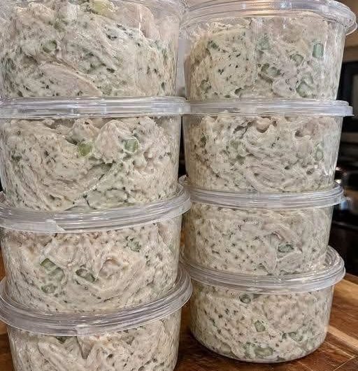 Cremiger Hähnchensalat nach Hausfrauenart – Schnell gemacht, herrlich würzig und perfekt für jede Gelegenheit
