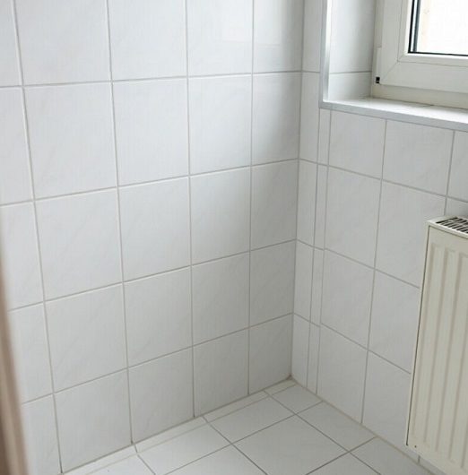 Meine Mutter rief mich gestern völlig verwundert an. „Warum hat meine neue Toilette eine kleine Ablage?“