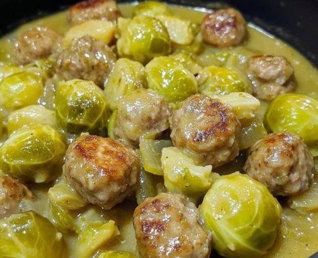 Rosenkohleintopf mit Hackbällchen – herzhaft, cremig und genau richtig für kalte Tage
