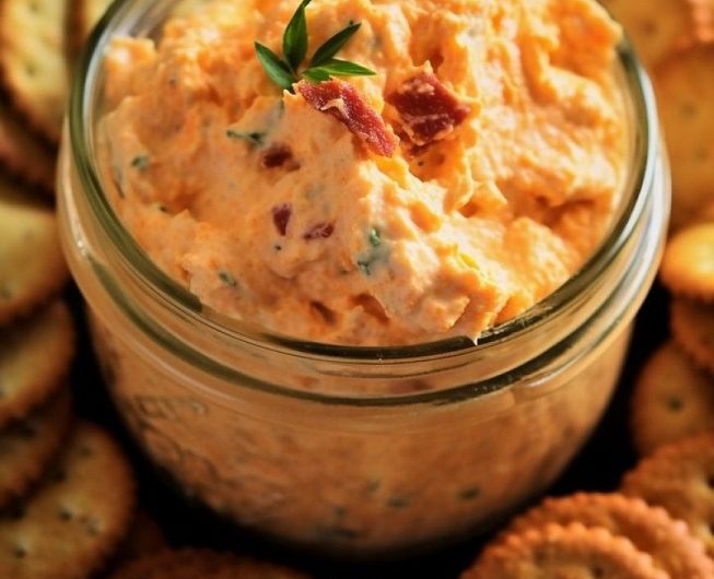 Cremiger Käse-Dip mit gerösteter Paprika – würzig, cremig und perfekt für jede Party