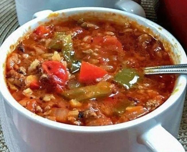 Gefüllte-Paprika-Suppe – herzhaft, würzig und wie bei Oma, nur viel einfacher