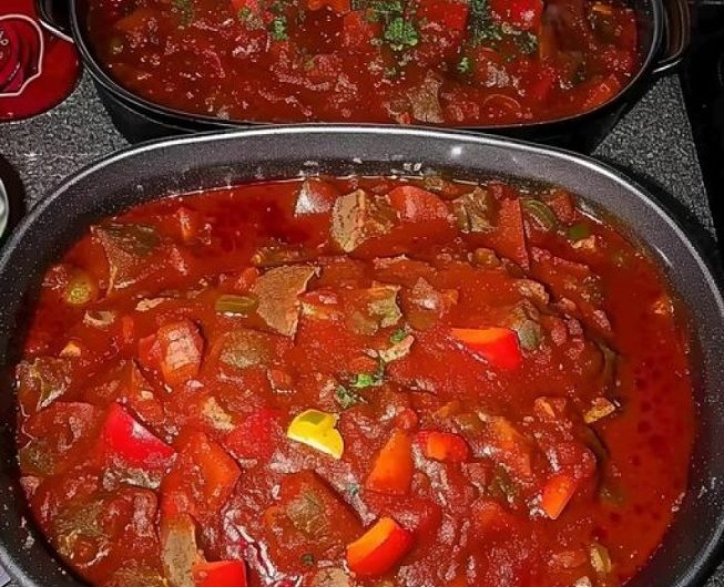 24 Stunden Schichtgulasch – das Fleisch zergeht förmlich auf der Zunge