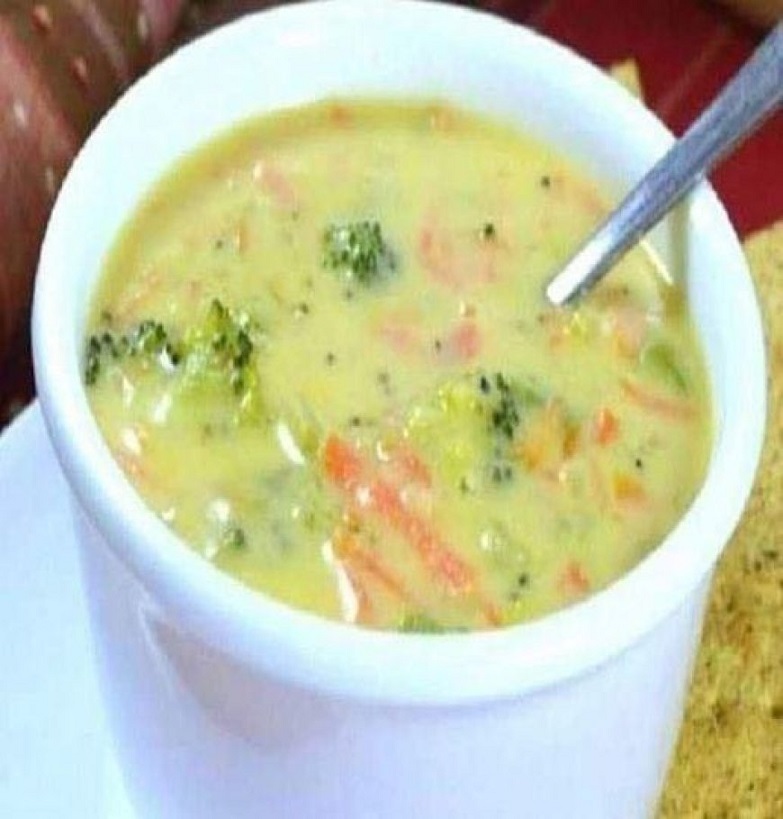 Diese Gemüsesuppe mache ich 3 Tage hintereinander – danach fühle ich mich viel leichter!